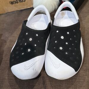 Nike Kids Water Shoes Black and White